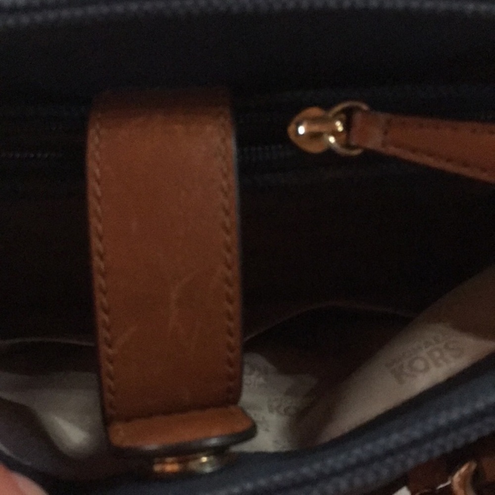 Michael kors purse - Picture 8 of 8